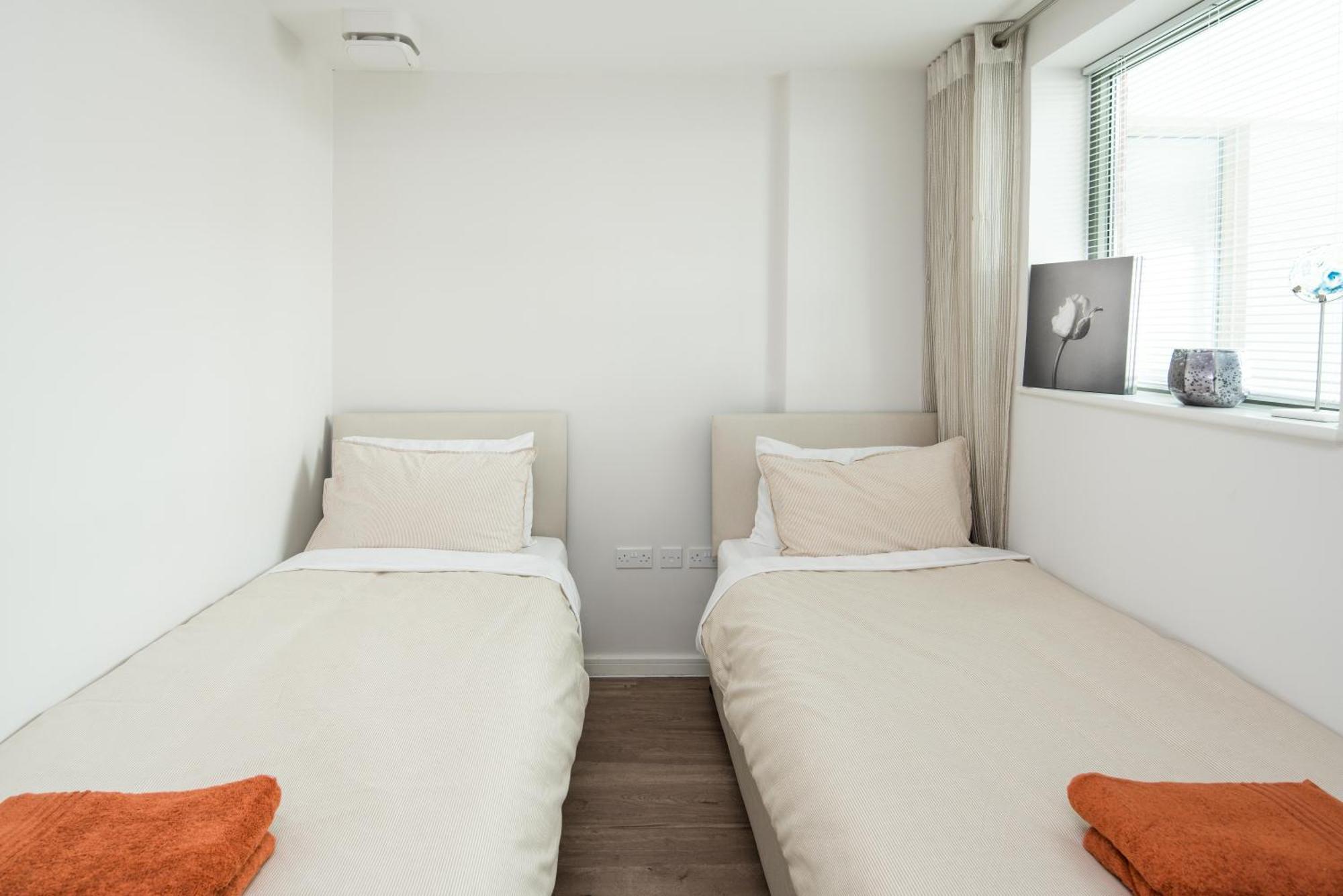 Canning Town -2 Bed Luxury Apartment 런던 외부 사진