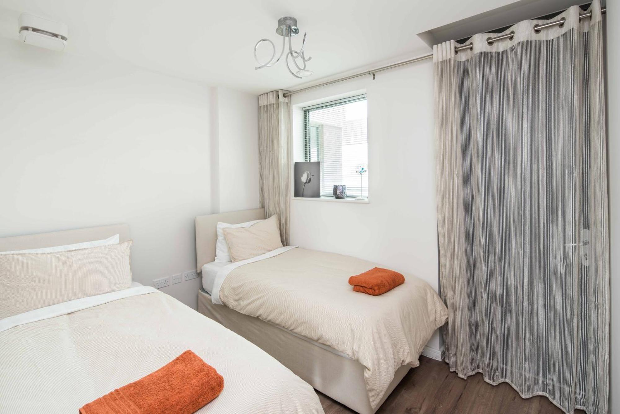 Canning Town -2 Bed Luxury Apartment 런던 외부 사진
